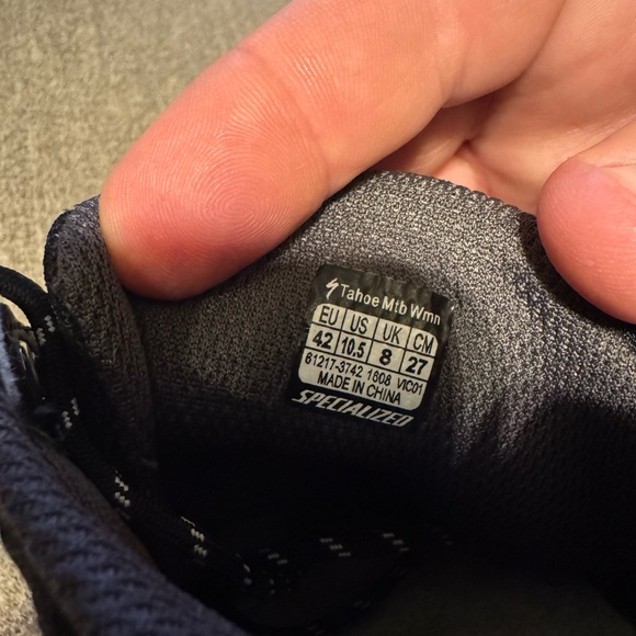 Specialized Men's Black and Gray Athletic Shoes size 10.5 missing insoles, clean - Picture 8 of 8